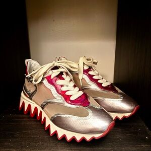 Louboutin Loubishark gym shoe 👟

Box and dust bags included